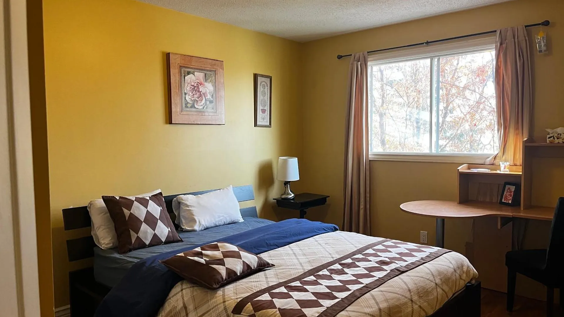 Greenview Mck Sunny Room YYC Canada